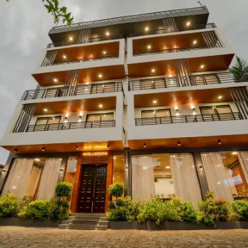 Limeshine Hotels and Residence Hotels near Aurora Collection