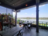 Tonkong Guesthouse & Restaurant