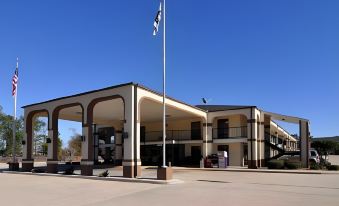 Mockingbird Inn & Suites