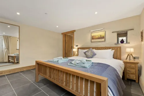 Awel y Môr - 3 Bedroom Cottage - Whitesands Hotels in St Davids