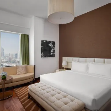 La Suite Dubai Hotel & Apartments Отели рядом с достопримечательностью «Район Дубай-Нолидж-Виллидж»