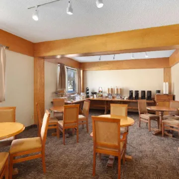 Travelodge by Wyndham Thunder Bay