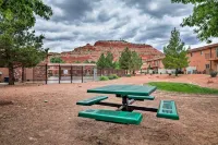 Kanab Condo w/ Pool & Patio, 30 Mi to Zion NP - Kitchens