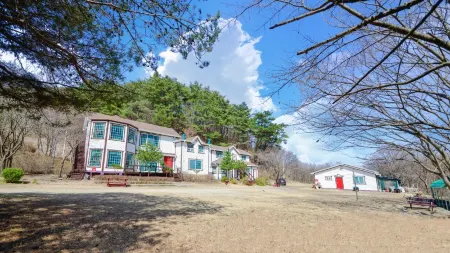 Hongcheon Landscape Pension Отели рядом с достопримечательностью «Hongcheon Saengmyeong Geongang Gwahakgwan»