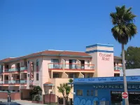 Carousel Beach Inn - Breakfast