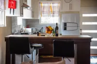 A Relaxing Retreat a Few Steps from the Sun-Soaked Dover Beach and the Vibrant S