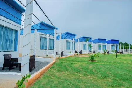 Seaborne Beach Resort Отели в г. Manjakuppam