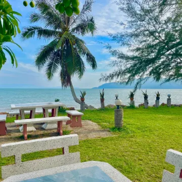 Ava Beach Pakbara