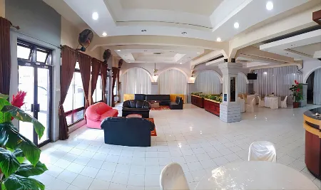 Sumber Ria Hotel Отели в г. Горонтало