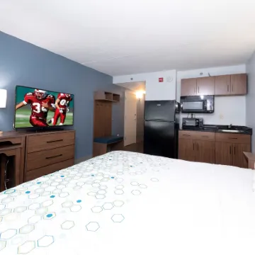 HomeTowne Studios Chantilly Hotels near University of North America