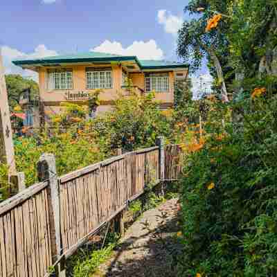 Inandako's Bed and Breakfast Hotel Exterior