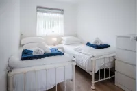Bayview 61 - 2 Bedroom Chalet - Bayview Oxwich - Chalets