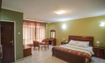 Large Cozy Room Including Free Breakfast