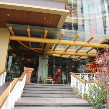 Paragon Hotel and Suites