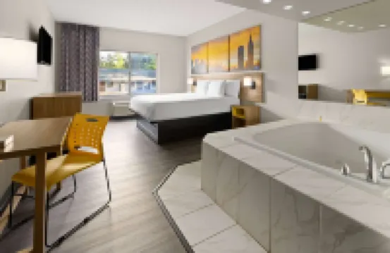 Days Inn & Suites by Wyndham Albany