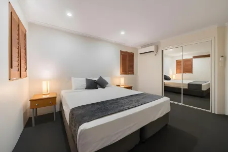 Cosmopolitan Motel & Serviced Apartments