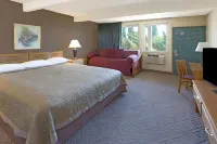 Costa Mesa Inn - Newport Beach Area Hotels near National University