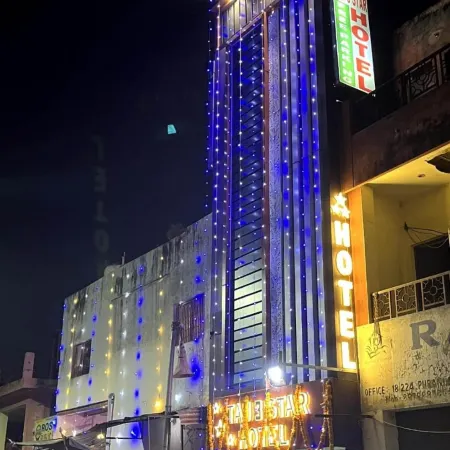 Taj 3 Star Hotel Near 200Mtr Taj Mahal Agra