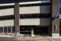 麥迪遜市中心希爾頓花園飯店 - 停車場