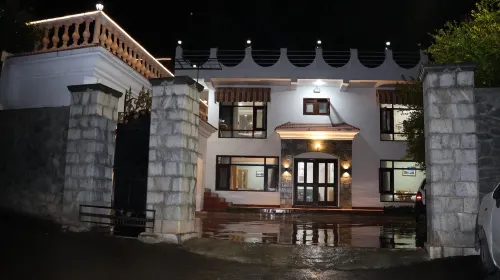 Hotel Mehtab Resorts Srinagar