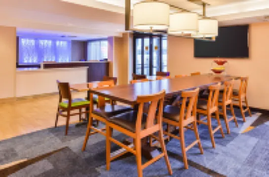 科寧河畔萬楓旅館