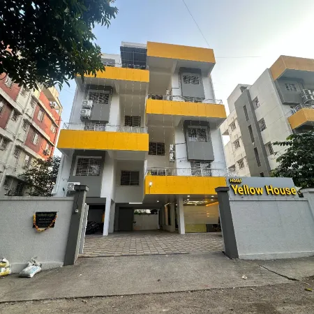 Yellow House Отели рядом с достопримечательностью «Стадион «Балевади»»