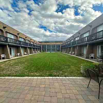 Divya Sutra Plaza and Conference Centre, Vernon, BC Hotel Exterior