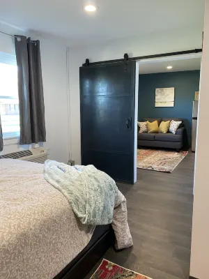 Adorable studio unit with full kitchen