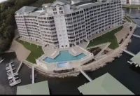 Perfect Location! Newly Remodeled- 2021 Condo right in the heart of Osage Beach