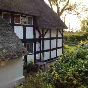 Heron View Riverside Retreat in Peaceful Rural Hamlet near Roman Town, Alcester Hotel Exterior