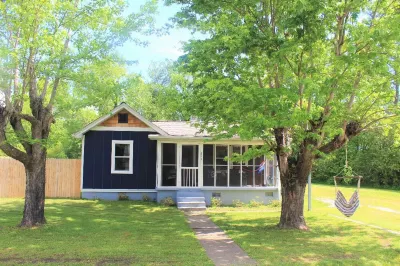 Forest Access - Hike/Bike Paradise - 5 min to Brevard - Walkable to Restaurants Hotels near Allison-Deaver House