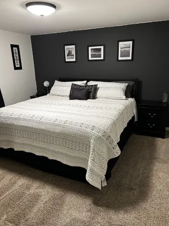 Cozy/Modern Home Close to Pool/Park, Quick Uber to Downtown or the Univeristy