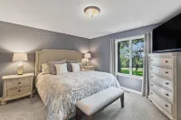 Tranquil Wooded Retreat Overlooking Truman Lake only 2 minutes from Warsaw, MO