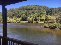 Fisherman's Dream Cabin 4 ON THE RIVER!!!!! Hotels in Bryson City