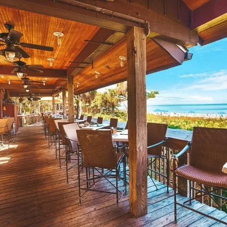 Beach! 2 Masters w Kings, Pets, Queen ensuite, hot tub, private heated Pool