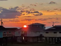 Come and enjoy the beautiful Surfside beach and “heav’n fun” in this cozy home!
