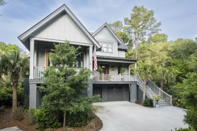 Newer home perfect for golf trips and long-term rentals! Hotels near Roy Barth Tennis Center