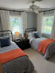 Charming 3-bedroom house in Deltaville with Stunning Views and Beautiful garden!