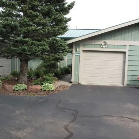 Superior Sanctuary on Lake Superior. Just 6 mi from Lutsen Mountain ski resort!