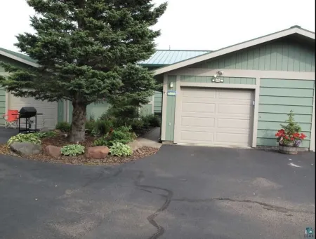 Superior Sanctuary on Lake Superior. Just 6 mi from Lutsen Mountain ski resort!