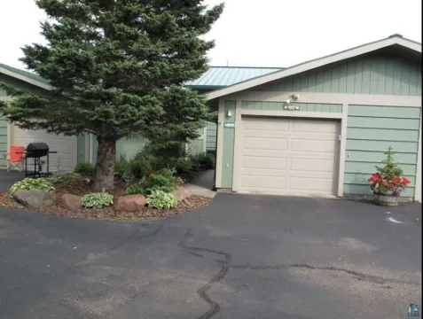 Superior Sanctuary on Lake Superior. Just 6 mi from Lutsen Mountain ski resort!