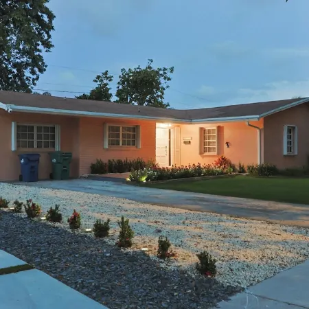 Casa Bay-Spacious Family Friendly 4 Bedroom Home with Ultimate Backyard Fun!