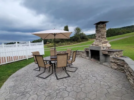 Name: Three Gables <br>Private Setting. Heated Pool. 4 Minutes to Dreams Park.