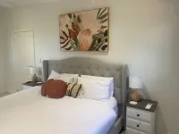 A cosy fully renovated 2 bedroom dairy, in the heart of the Adelaide Hills Hotel a Hahndorf