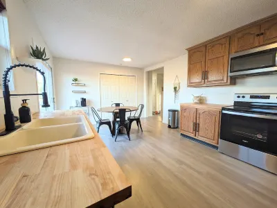 Full 3-bedroom house with entertainment room. 5 minutes to FLW front gate.
