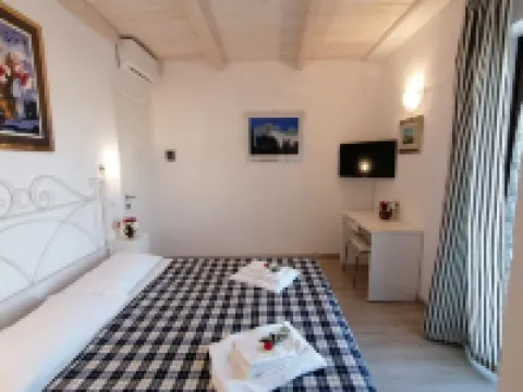 5 minutes from the sea, panoramic terrace and swimming pool - The cugnolo wagon Hotels in Fermo