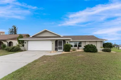The Cozy Coconut~2Bd~2Ba~PRIVATE POOL~GOLF COURSE VIEW~NEARBY BEACHES