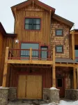 New 3Br/3BA & Loft, Private Hot Tub, Heated Pool, Views, Walk/Bus to River Run Hotels in East Keystone