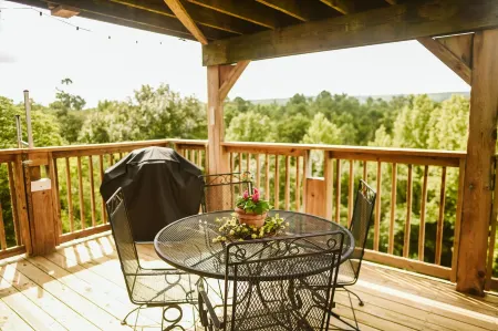 Secluded A-Frame Cabin in the Tri-Peak Area of The Natural State