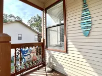 Bright, newly updated 3 BR 2 BA condo - Walk to Pier and Village!
